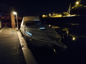 Séjour insolite sur un yacht. Bateau Hôtel à quai.